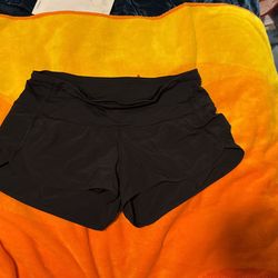 Ladies Women Lululemon Black Low-Rise Lined Short Tag Removed Size 4