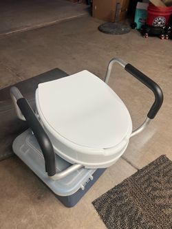 Handicap toilet seat