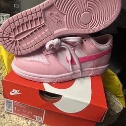 Nike pink dunks
