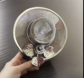 Derby Hat Rose Brooch Pin Gold Tone Mesh