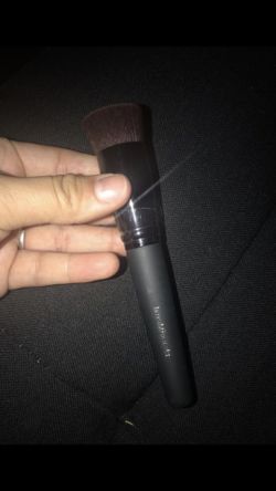 Bare minerals brush