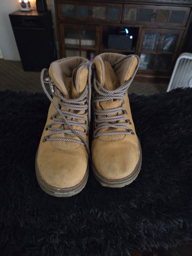 Time and Tru Women's boots