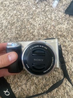 Sony A6000 Bundle 1400 shutter count - like new