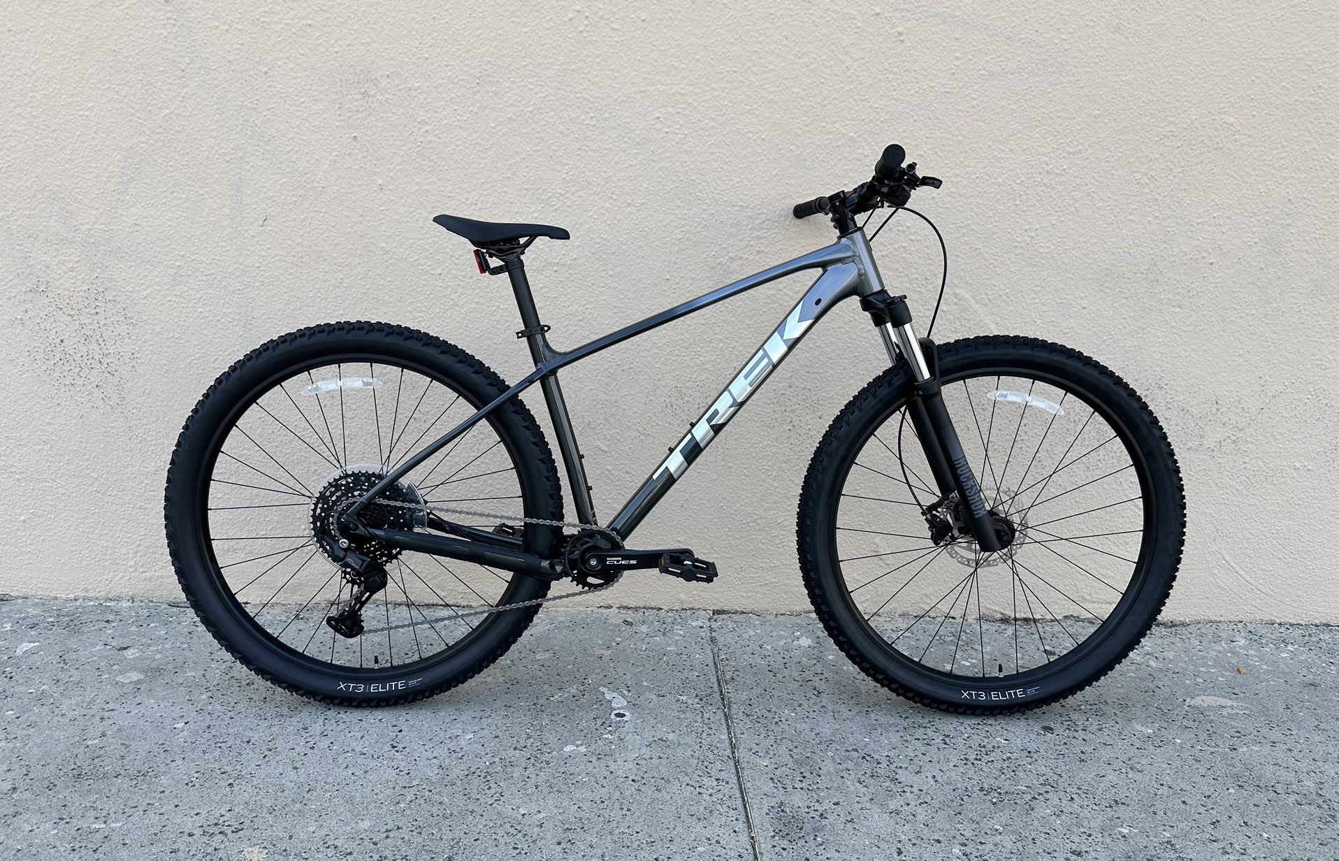 BRAND NEW Trek Marlin 6 Gen 3 Mountain Bike .