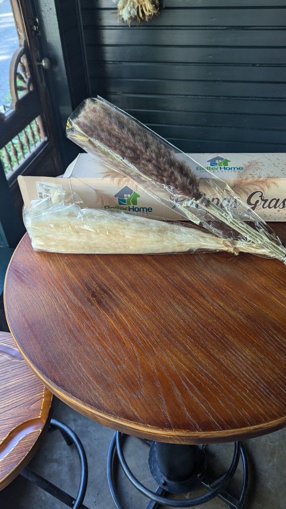 Pampas Grass (8 Boxes- 40 Stems Each)