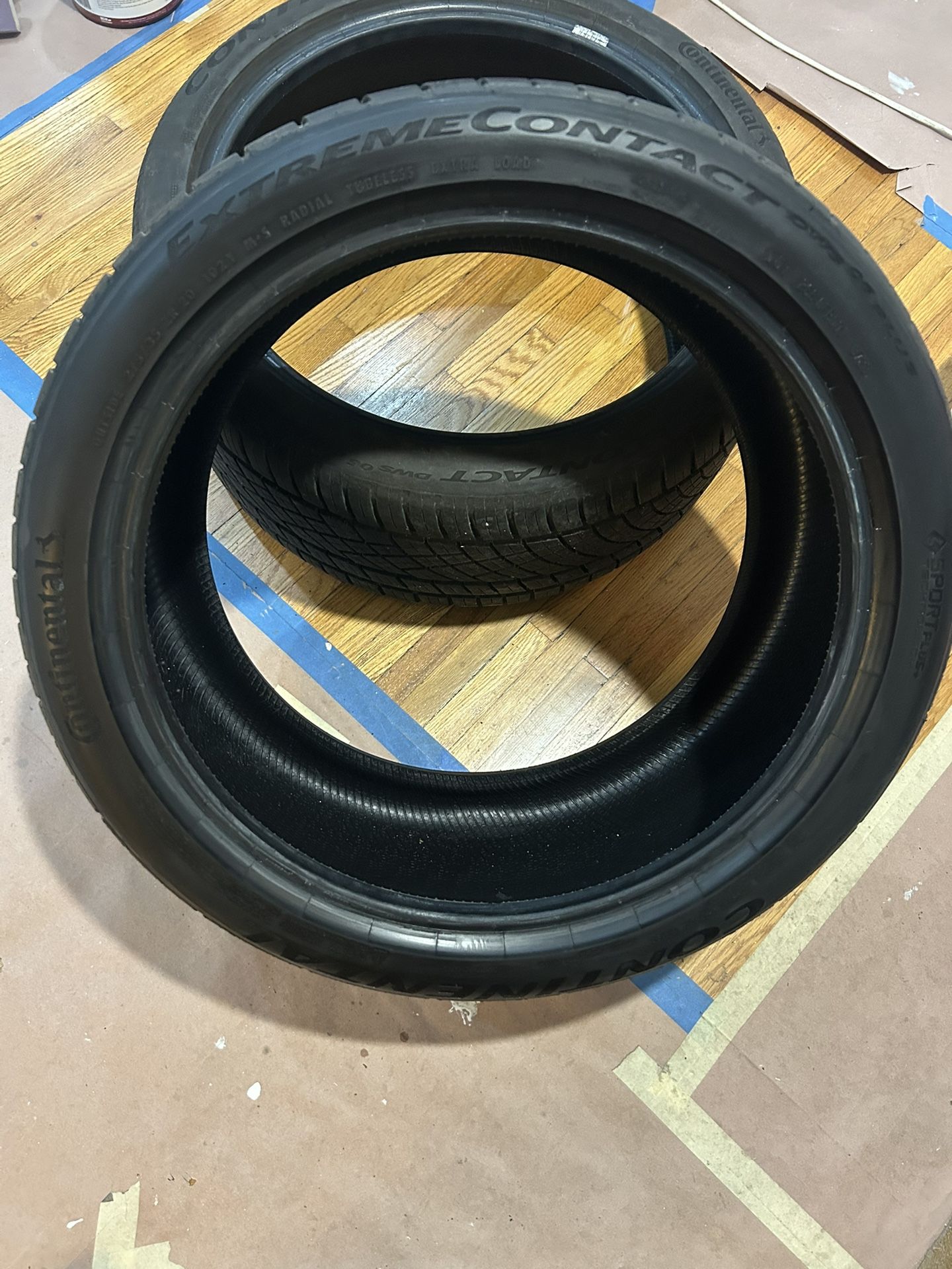2 Continental Extreme Contact DWS06 PLUS UHP All Season 275/35ZR20 102Y XL Passenger Tire