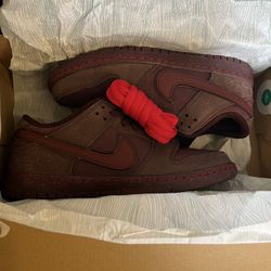 Nike SB Dunk Low City Of Love Burgundy Crush