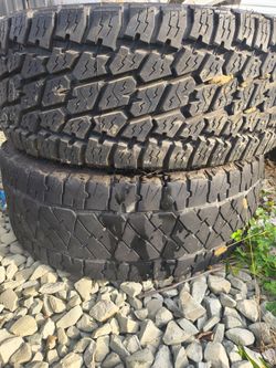 7 Tires 30x12.50R20 and 3 rims