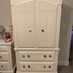 Girl’s Armoire (6’ Tall x 39” X 17.5”) 