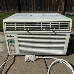 ► 8,000 BTU 115V Window Air Conditioner - good working condition, no hardware, needs new air filter White A/C