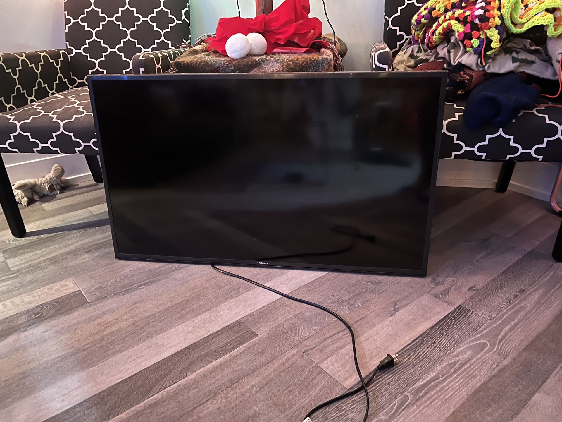 43" Class JU640D 4K UHD Smart TV (USED)