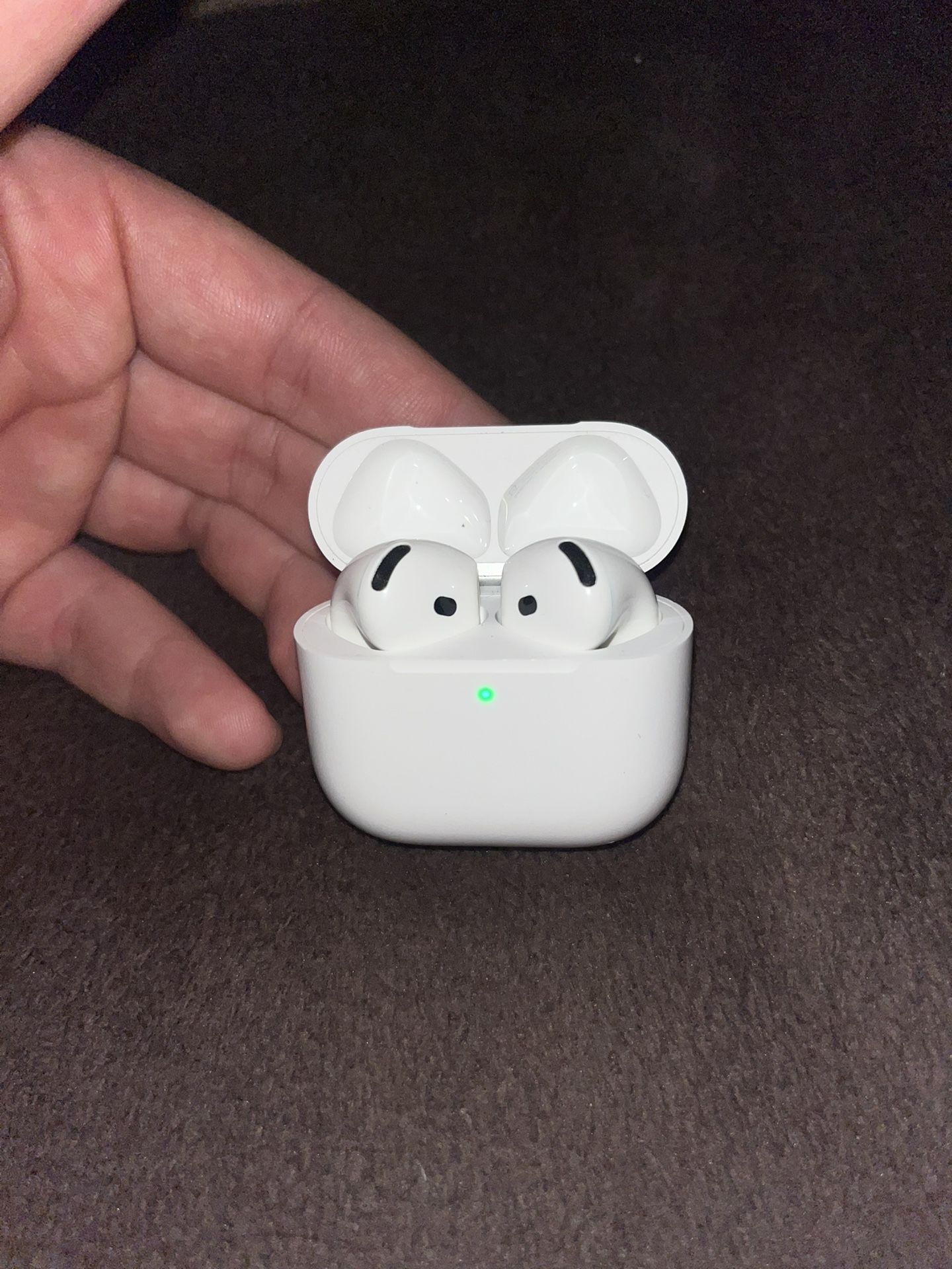 Air Pods (Gen 4)