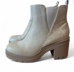 sun + stone Beige Faux Leather Croc Embossed Chelsea Ankle Boot US 11 NEVER WORN