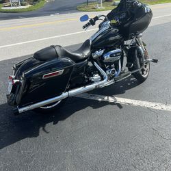2021 , 1,800 Miles Like New  !!