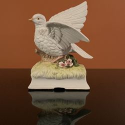 Vintage Towle Japan Fine Porcelain White Dove Figurine Music Box On/Off Switch
