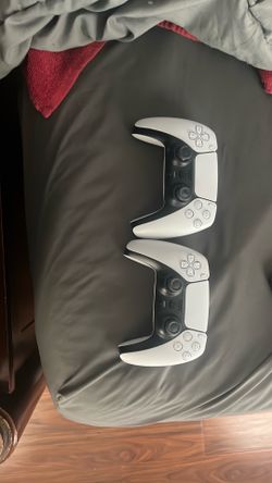 2 ps5 controllers