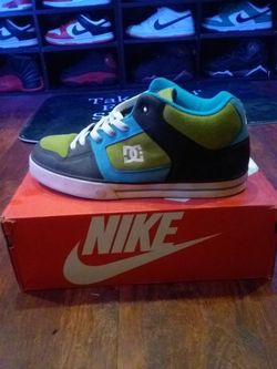 Like new DC Mens Shoes Size 10.5