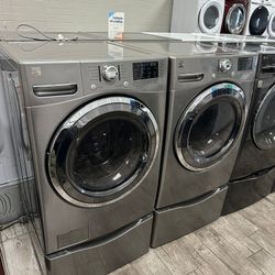 Kenmore elite Stainless Steel Frontload washer and dryer set electric Great Condition