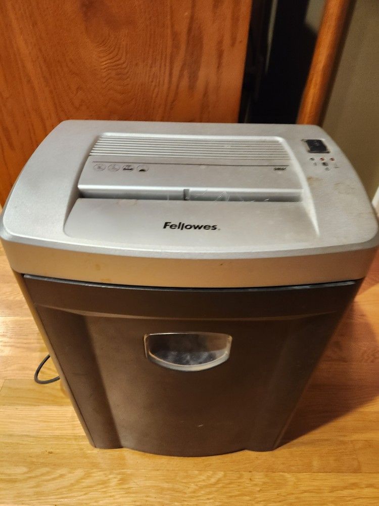 FELLOWS Paper Shredder