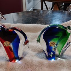 2 Available Different Colors 
CASH ONLY 💸 
$40 ea or Both $70
Vintage: Murano Glass ~ ELEPHANT ~ Blue,Clear,Green 