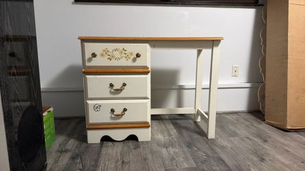 Kids desk