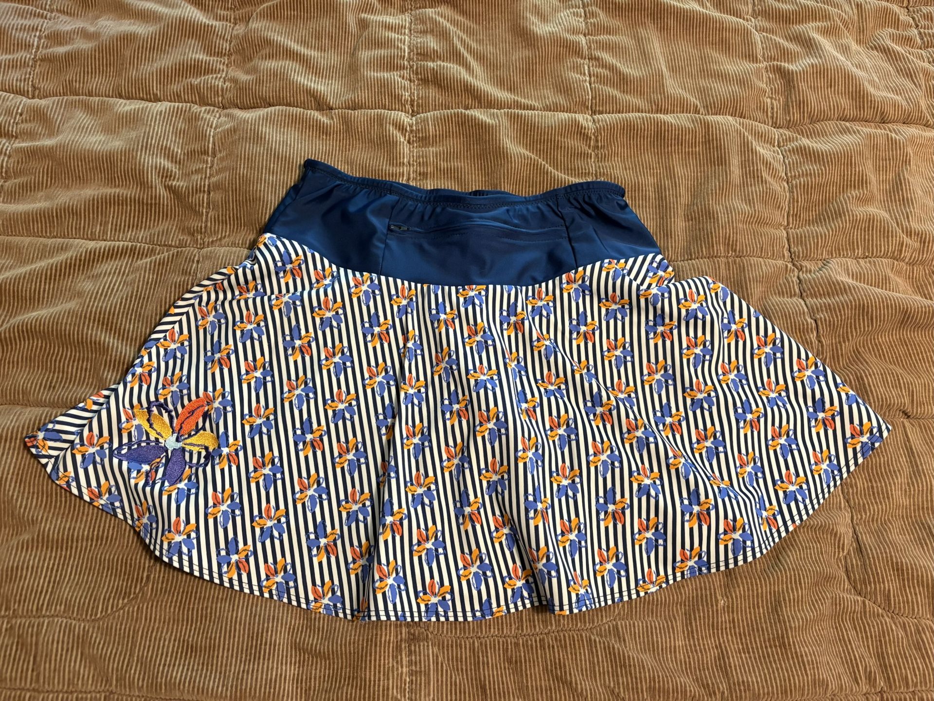 Sparkle Skirts Athletic Skirt w/ Attached Shorts, 3 Pockets, Size Medium