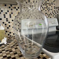 CLEAR GLASS VASE TALL