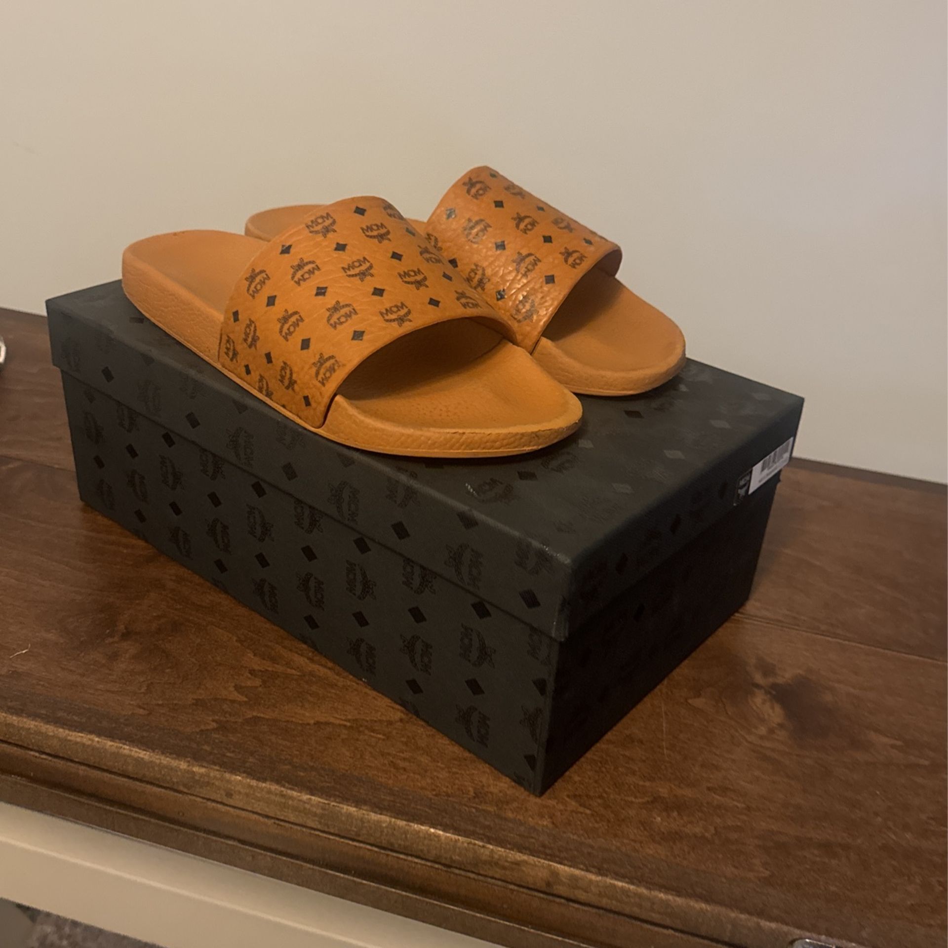 mcm slides authentic with receipt box size 11 for Sale in  display picture 2
