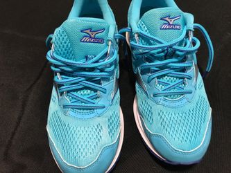 Mizuno woman’s shoes size 8