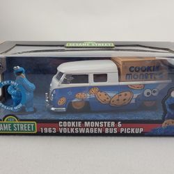 Jada Toys Sesame Street Cookie Monster & 1963 Volkswagen Bus 1:24 Die Cast