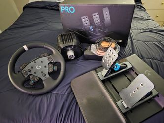Used Logitech RS50 wheelbase and Logitech G Pro pedals bundle.