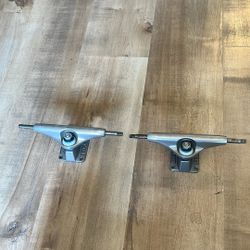 Tracker Axis Skateboard Trucks