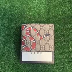 Brand New Gucci Bifold Wallet GG Supreme Kingsnake  With Box and Receipt