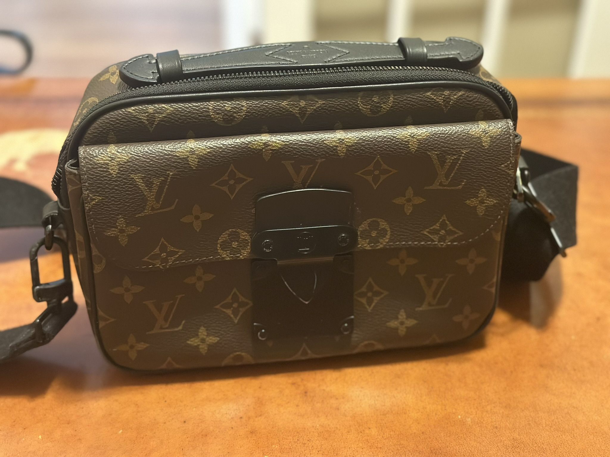 Louis Vuitton S Lock Messenger Bag