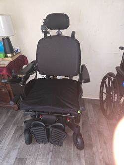 Power wheelchair Brand New Q500M