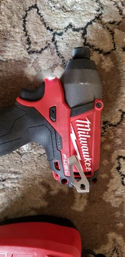 MILWAUKEE M12 FUEL 1/4 INCH HEX DRIVE IMPACT 1 BATTERY, CHARGER EXCELLENT CONDITION