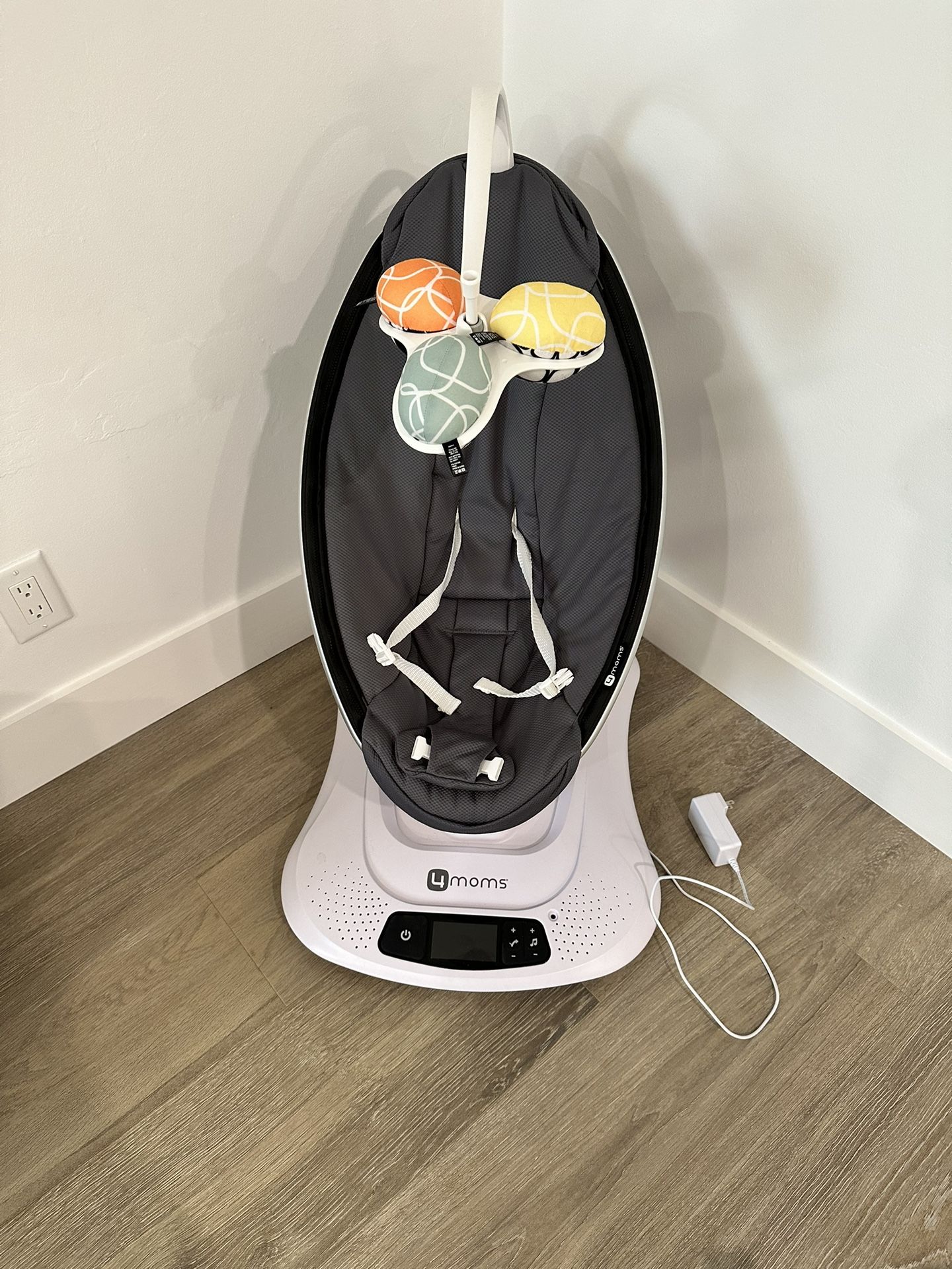 4moms Mamaroo 4 Multi-motion baby swing in Dark grey, Bluetooth Enabled with 5 unique motions + Newborn reversible cool mesh insert in dark grey/ aqua