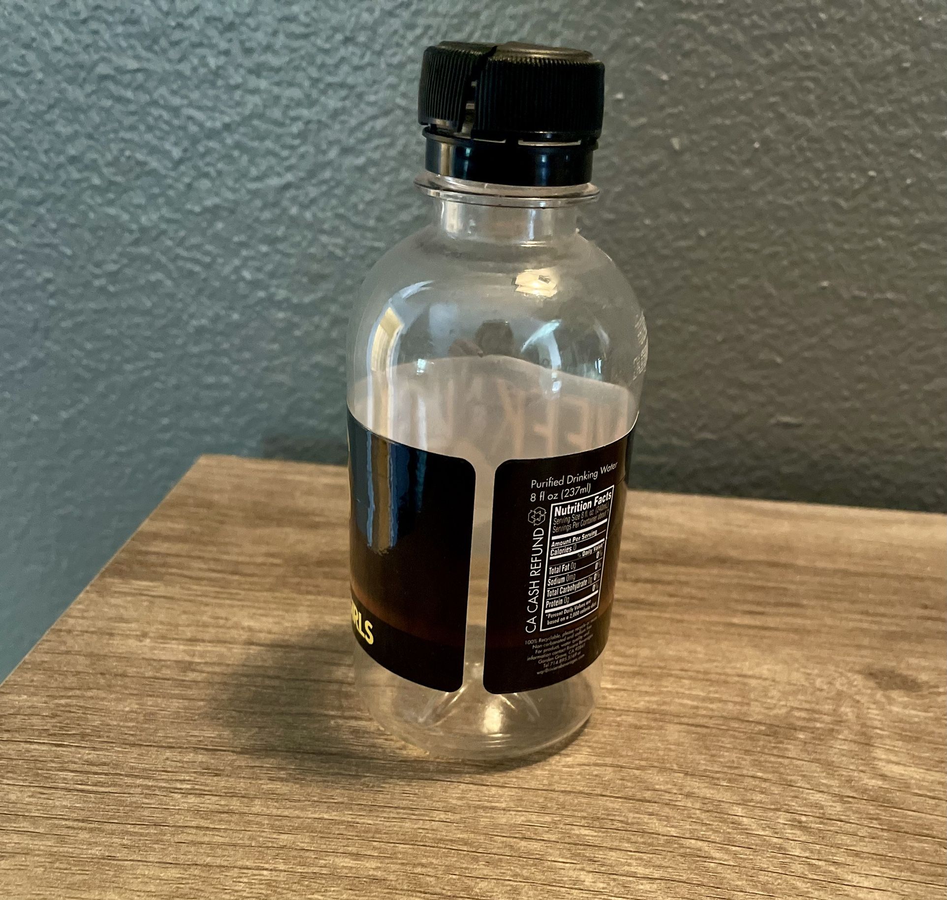 Two Broke Girls Final Season (Season 6)Cast & Crew Set Water Bottles