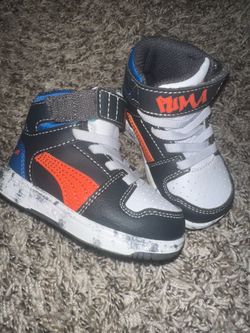 Puma sneakers size 5c