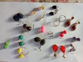 Lot Of 16 Pairs Vintage Earings