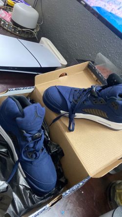 Shoes size 8.5. Men new.