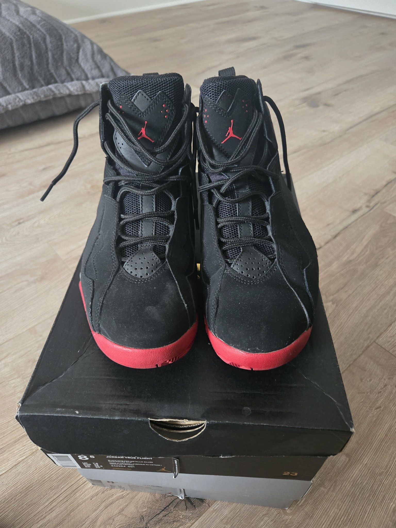 Jordan True Flight Black & Red Size 8.5