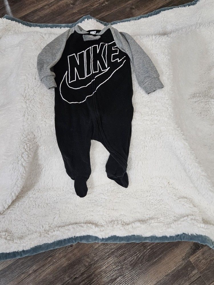 4. 6-12 Baby Boy NIKE apparel Normally I Would Sell One For 20 Or 25