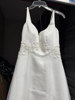 Wedding Gown  New With Tags/Never Worn SZ 6