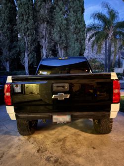 2017 silverado tail gate
