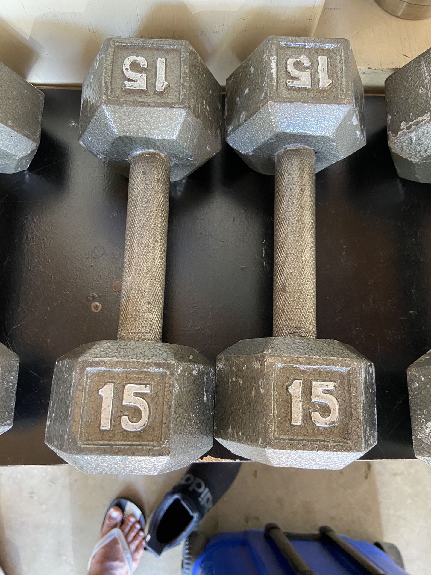 1 pair dumbbell 15lbs good condition, pick up only