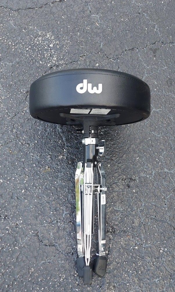 Dw  Drum Throne Like New !!! $140 Or Best Offer !! 