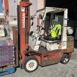 Nissan Forklift.  Runs Good