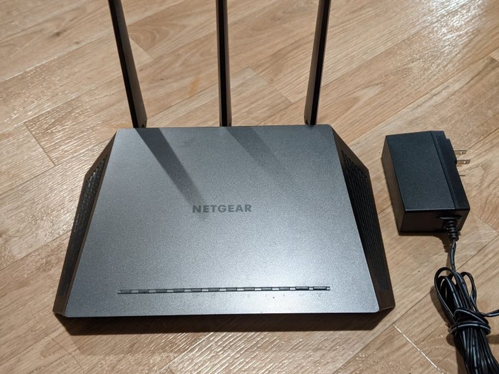 Fast Netgear R6700 - Nighthawk AC1750 WiFi Router