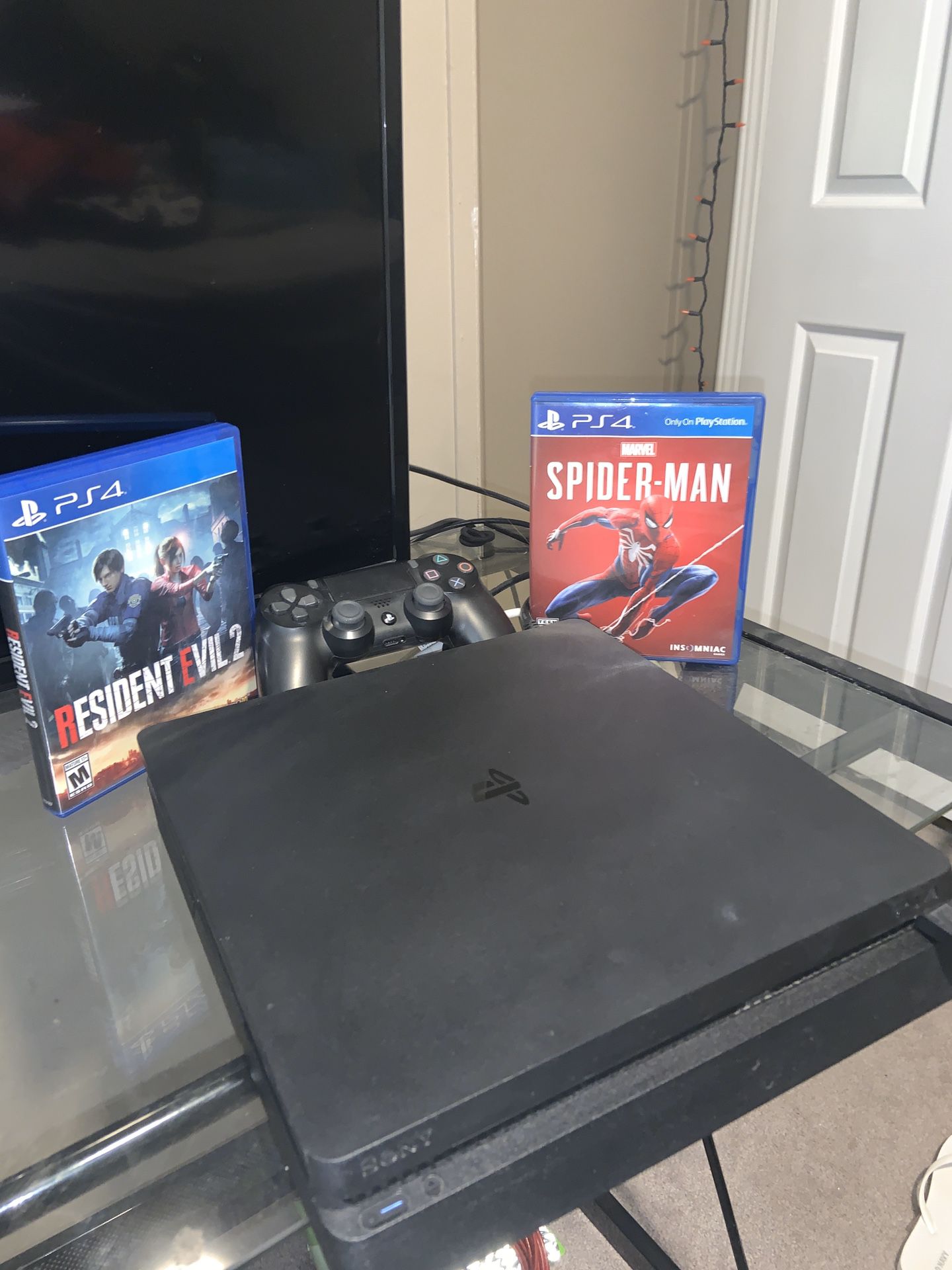 Ps4 with controller and 2 games